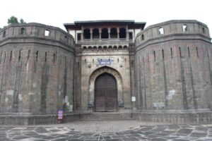 पुणे में वीडियो विवाद में छात्र ने लड़की पर चाकू चलाया