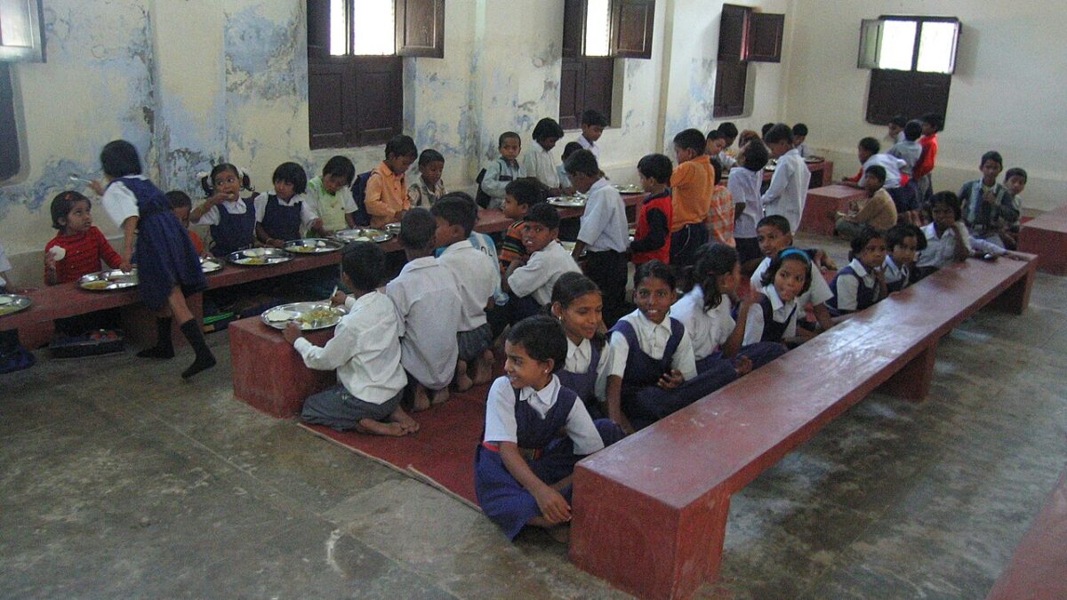 अखिलेश यादव बोले, शिक्षा मित्रों के लिए अलग बजट का इंतजाम होगा