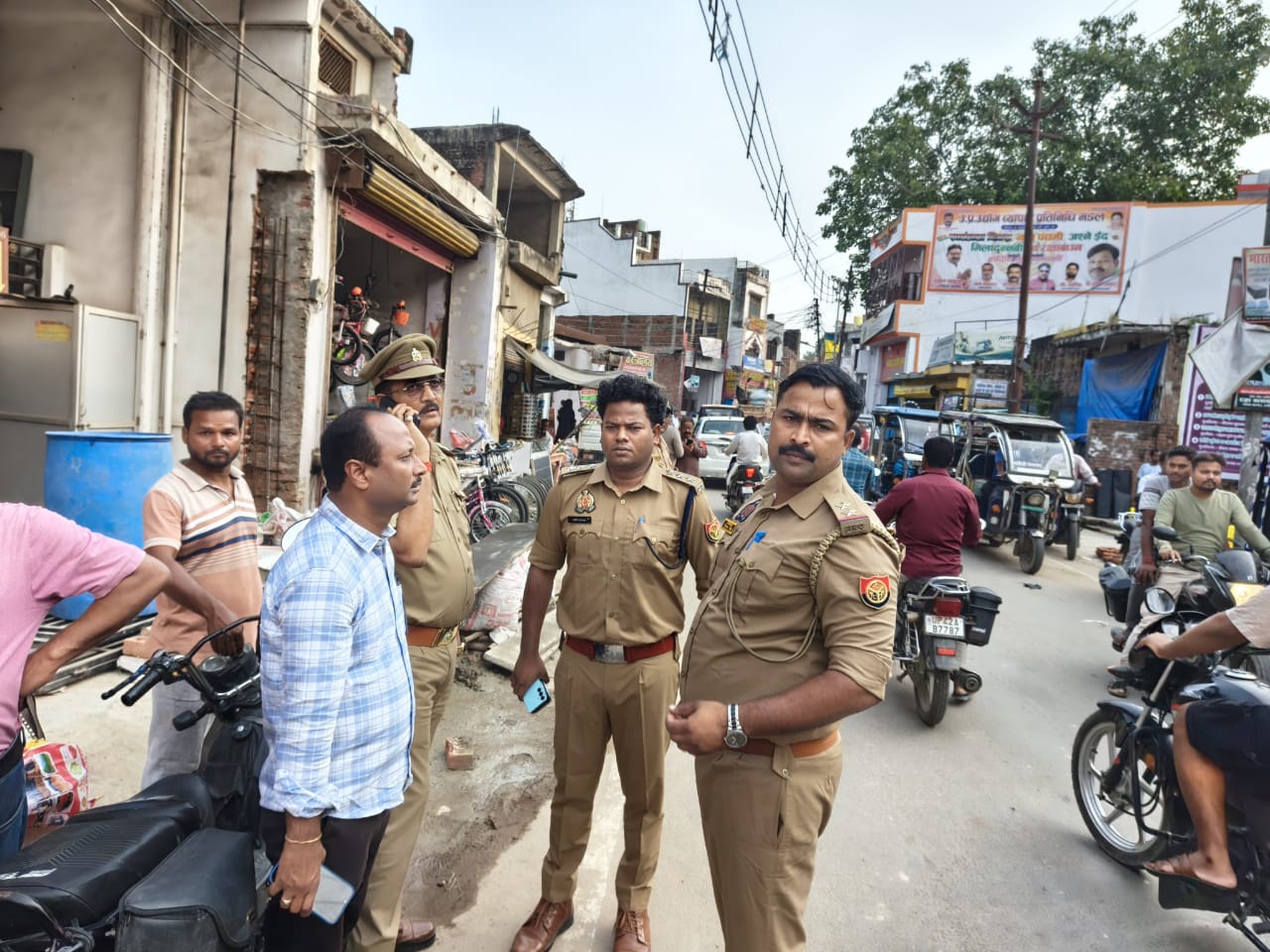 दुर्गा प्रतिमा विसर्जन को लेकर अलर्ट मोड में रुदौली पुलिस-प्रशासन, मुख्य मार्ग का किया निरीक्षण