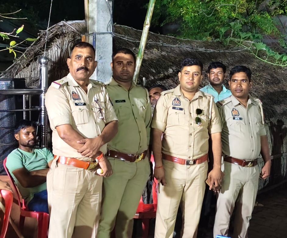 शुजागंज पुलिस ने दुर्गा पूजा पंडालों का किया निरीक्षण, सुरक्षा व्यवस्था पर रखी नजर पुलिस चौकी प्रभारी अभिषेक सिंह ने पूजा समितियों से की बातचीत, शांतिपूर्ण पर्व मनाने की अपील
