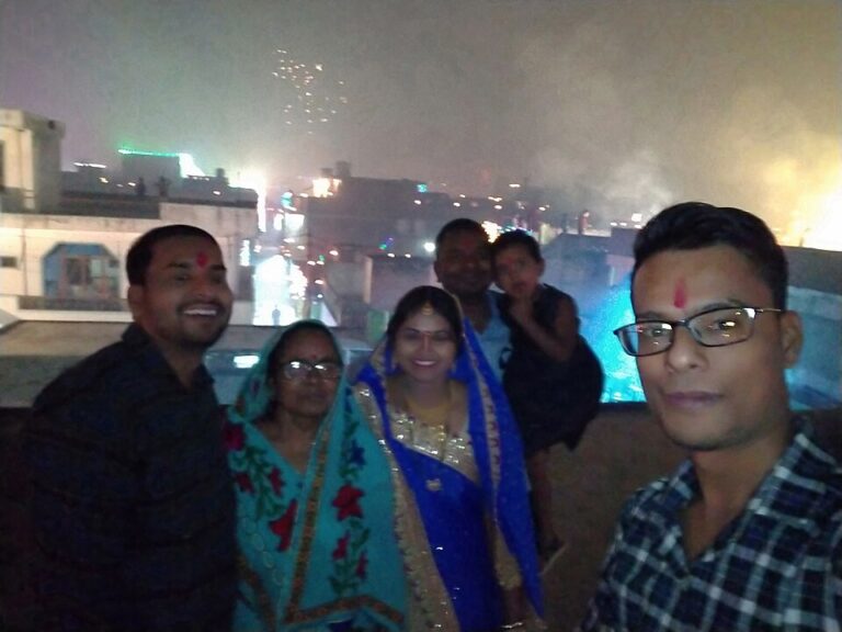 दीपावली पर जलते दीये