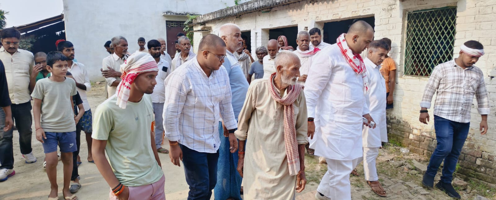 सुखडेहरा गोलीकांड के पीड़ित परिवार से मिले भाजपा युवा नेता पियूष राय
