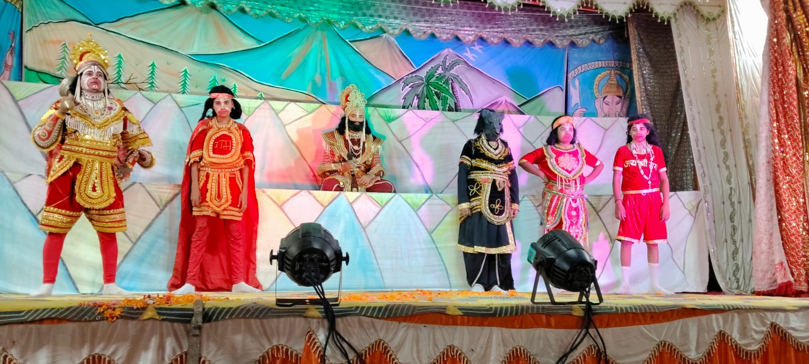 लंका मैदान में रामलीला का भव्य आयोजन, कलाकारों के जीवंत अभिनय ने मोहा दर्शकों का मन ​