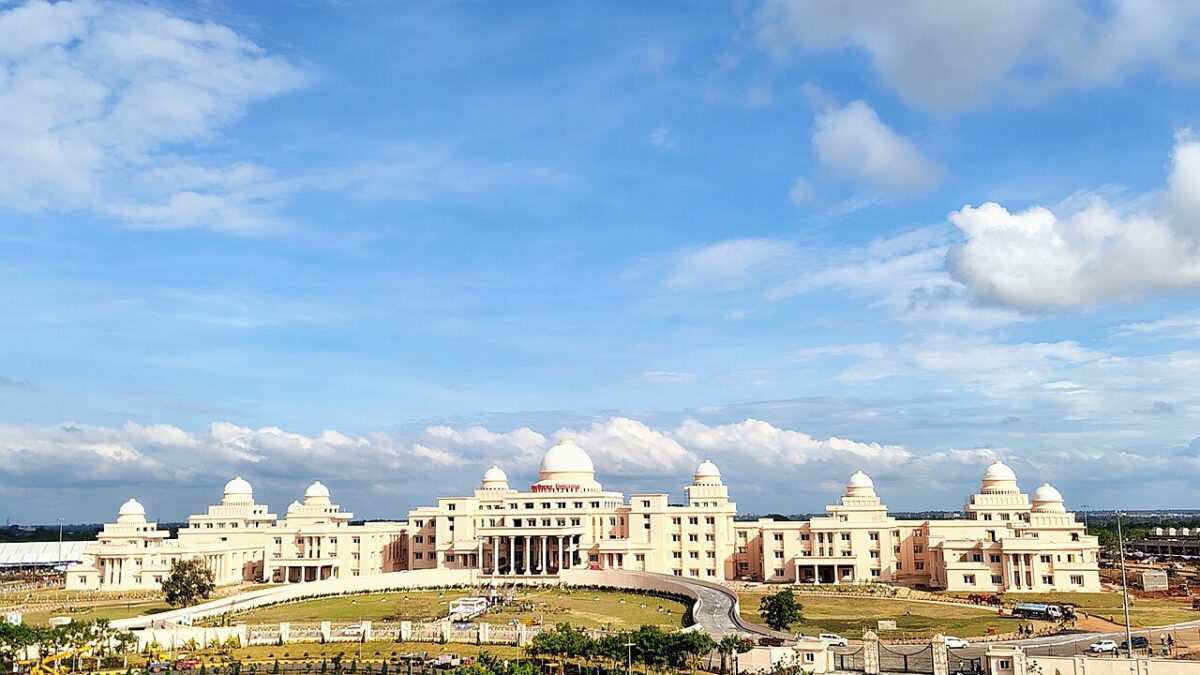 छत्तीसगढ़ विधानसभा बनेगी पेपरलेस, मेजों पर लगेंगे डिजिटल गैजेट्स
