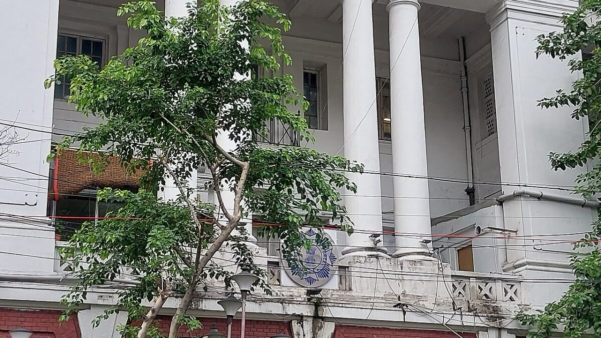 कोलकाता में सात लाख के इनामी माओवादी दंपति ने किया सरेंडर