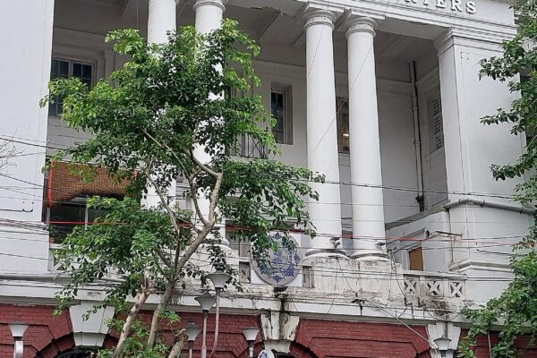 कोलकाता में सात लाख के इनामी माओवादी दंपति ने किया सरेंडर