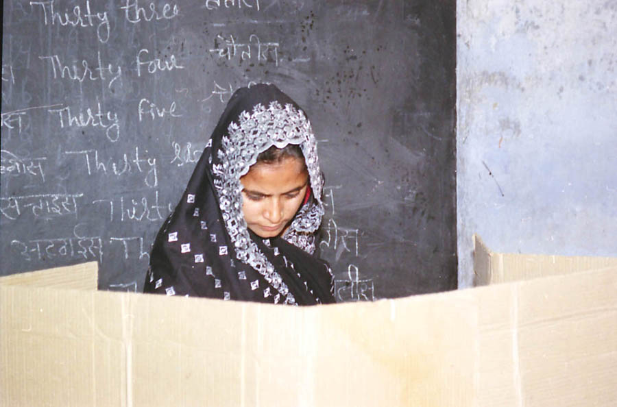 यूपी में एमएलसी चुनाव के लिए आज ग्यारह सीटों पर मतदान