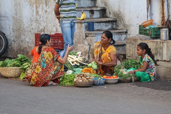 पटना में खाद्य विभाग की छापेमारी, दो करोड़ का सामान जब्त