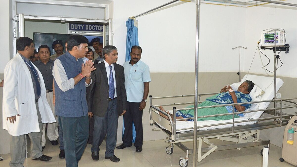 चित्रकूट अस्पताल में वायरल बुखार के मरीज बढ़े