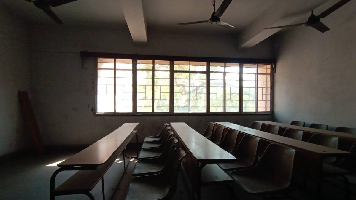 बिहार में स्कूल निर्माण में देरी पर पांच ठेकेदारों पर जुर्माना