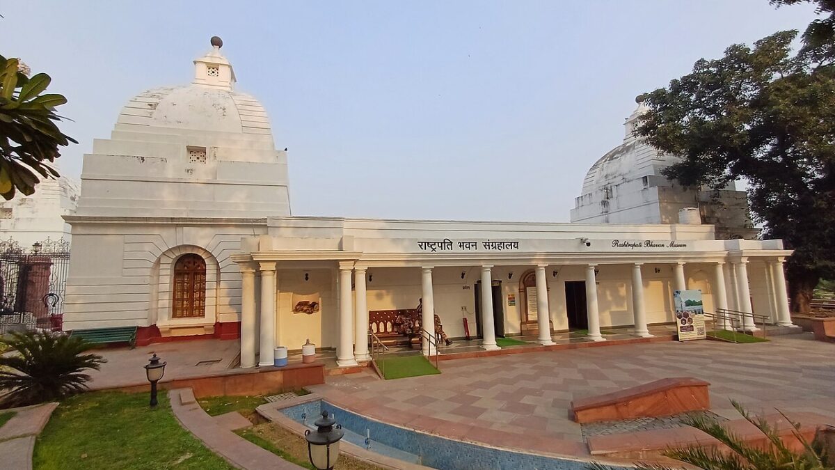 राष्ट्रपति मुर्मु का ओडिशा दौरा टला, मौसम बना कारण