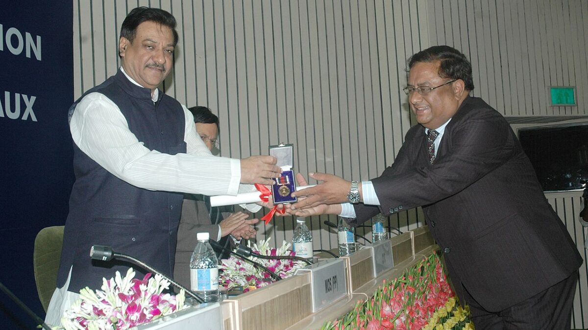 दानापुर में विसर्जन शोभायात्रा के दौरान फायरिंग, युवक को गोली