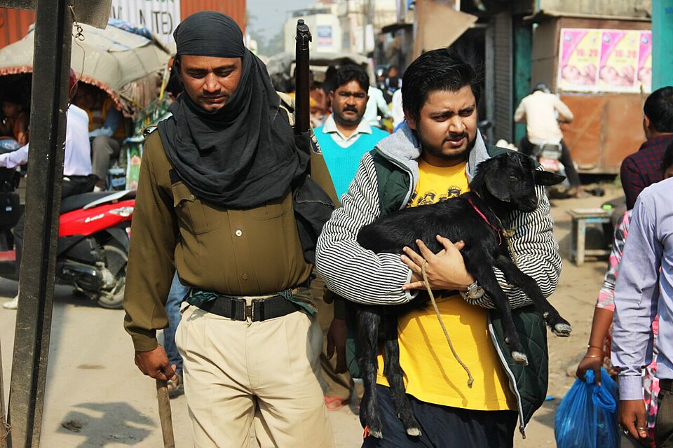 गया में हत्यारोपी से मुठभेड़, पुलिस पर फायरिंग, दो घायल
