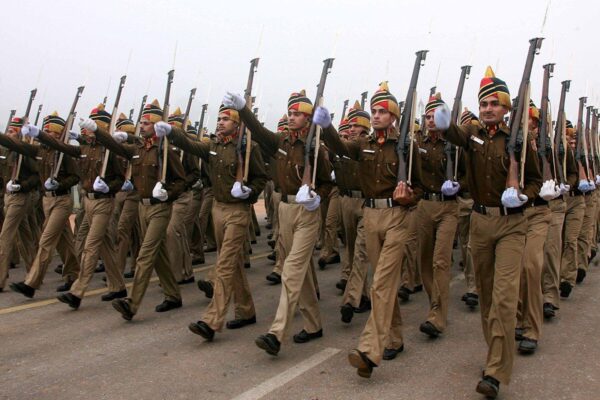 पंजाब में हथियारों की बड़ी खेप बरामद, पिता-पुत्र समेत पांच गिरफ्तार