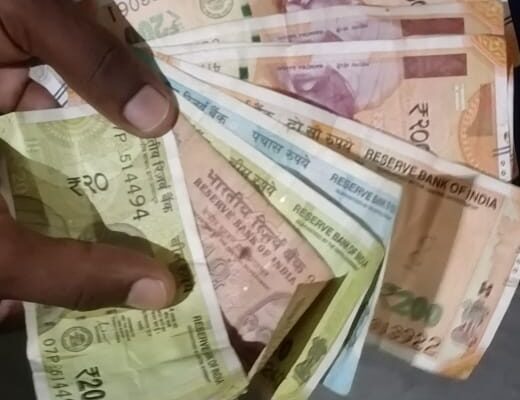 आजमगढ़ में चुनाव के बीच 2.41 लाख बरामद, चार हिरासत में